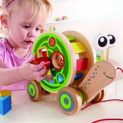 Дървена играчка за дърпане, Hape, Охлюв сортер, 30.48 x 24.13 x 12.7 см